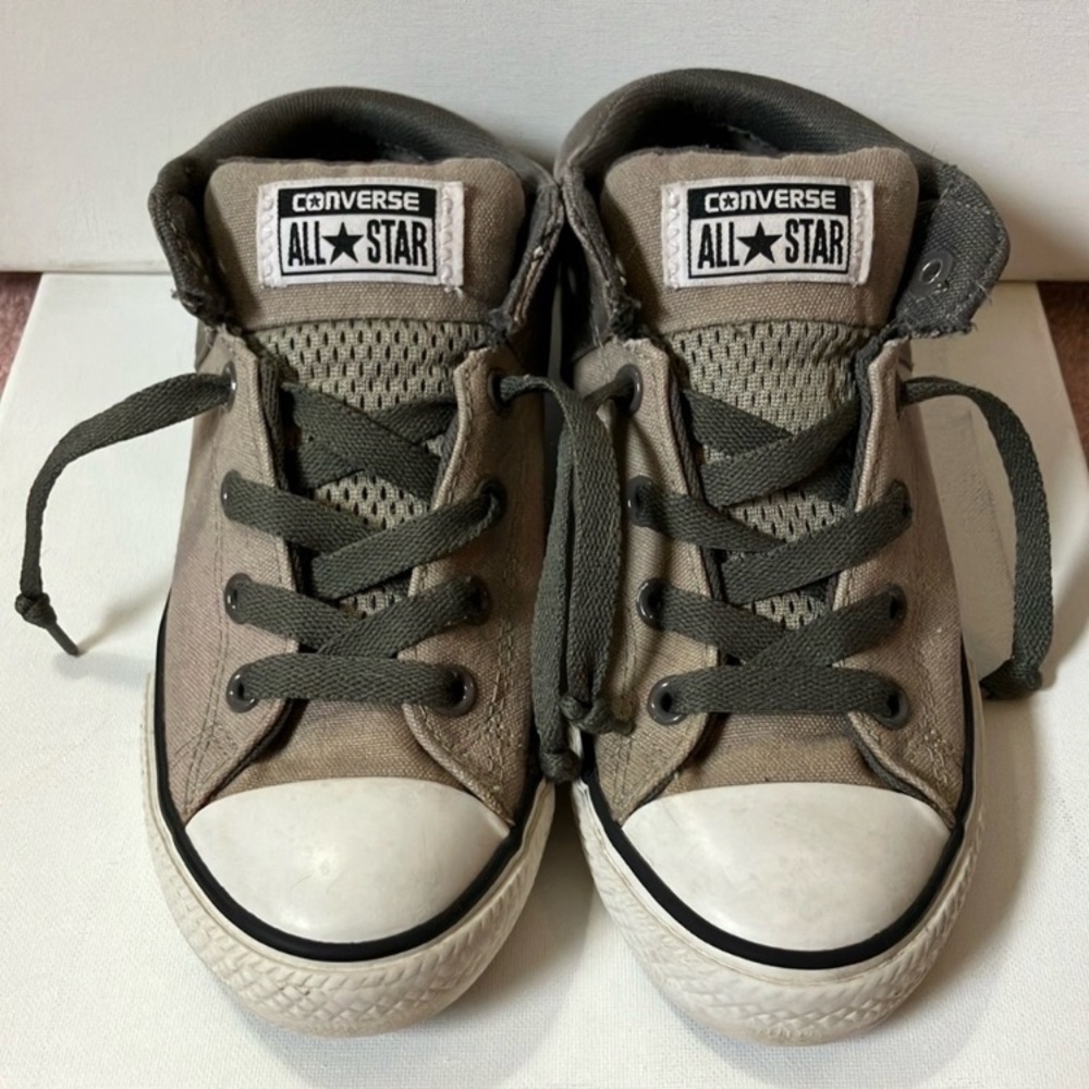 🛹 CONVERSE ALL STAR YOUTH SIZE 3 CHUCK TAYLORS